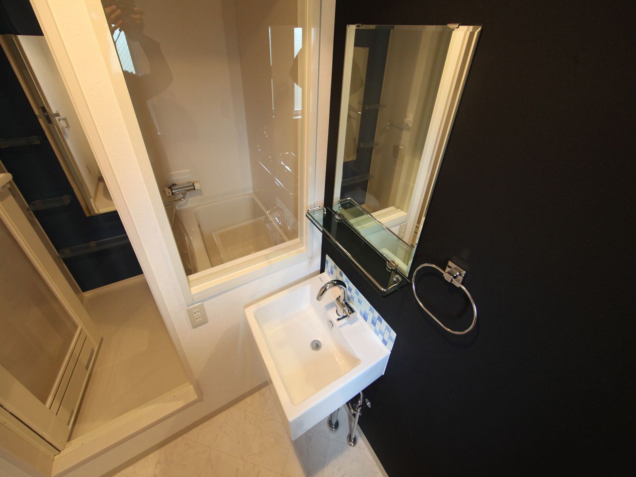 Washroom. Dressing room Stylish independent washbasin You can washing machine available