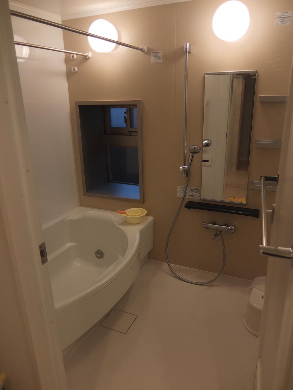 Bathroom. Bathroom of 1620 size with a convenient window to ventilation (with bathroom dryer)