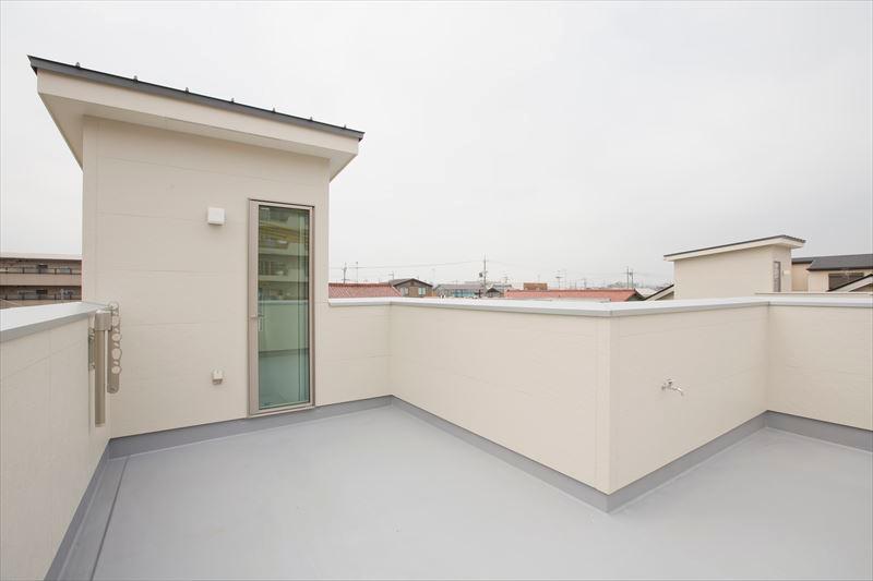 Balcony. Building D roof balcony