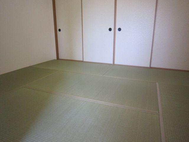 Other room space. It settles down Japanese-style room!