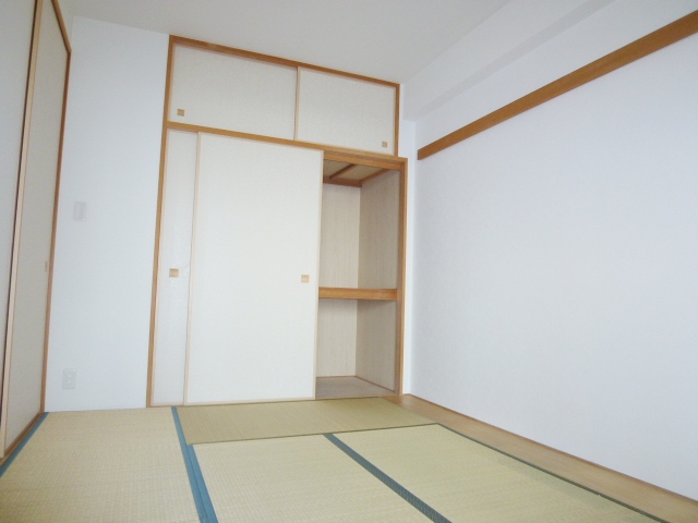 Other room space. Japanese-style room 6 quires