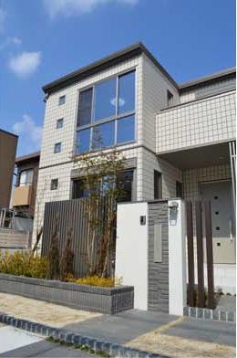 Local appearance photo. Local (10 May 2010) Shooting