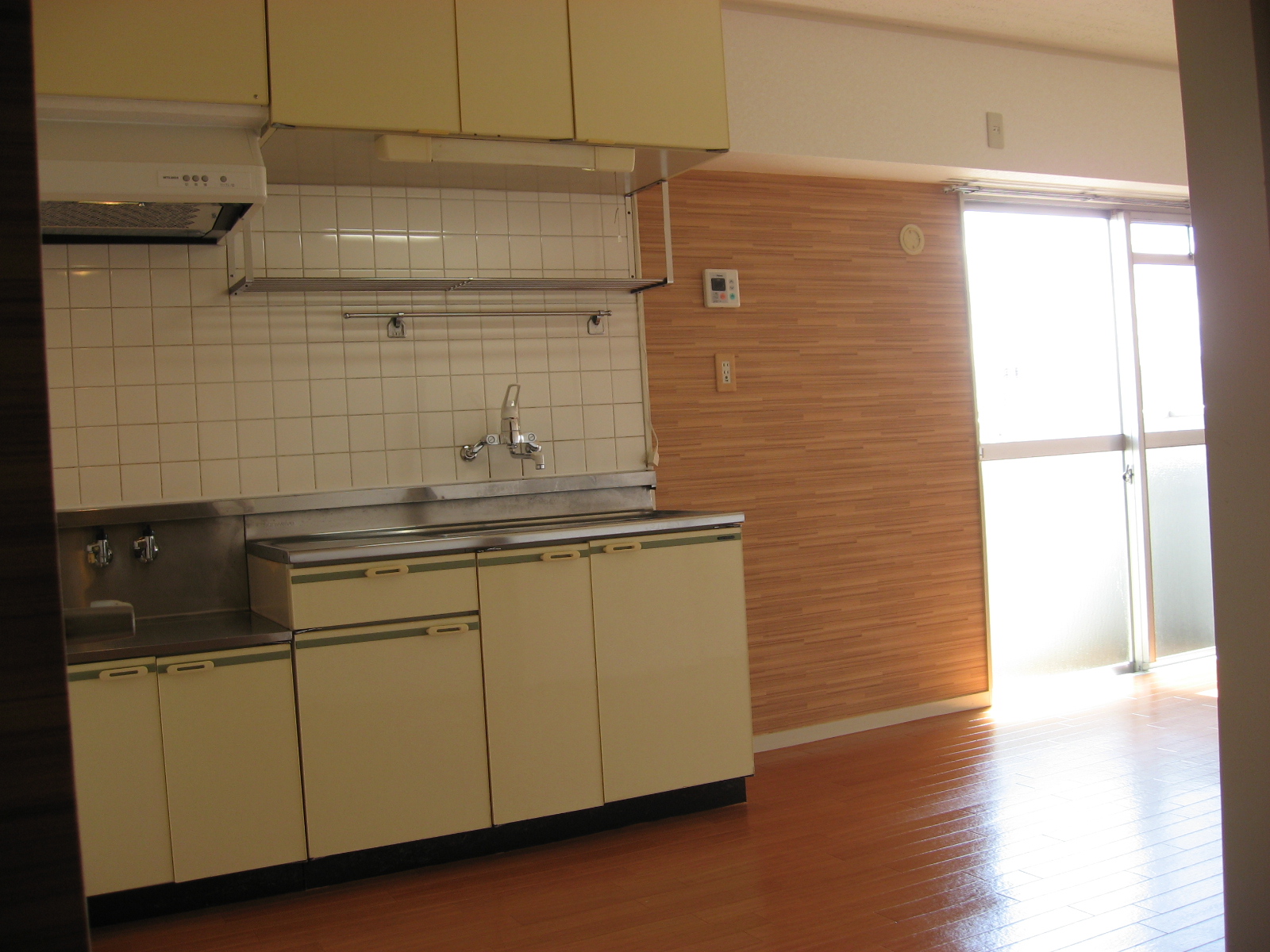 Kitchen. Kitchen (two-burner gas stove installation Allowed)