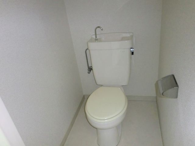 Toilet. separate!