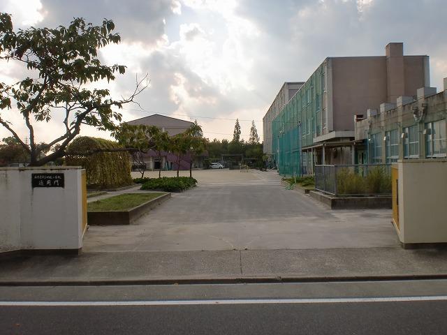 Primary school. 690m to Nagoya Municipal Nakane Elementary School