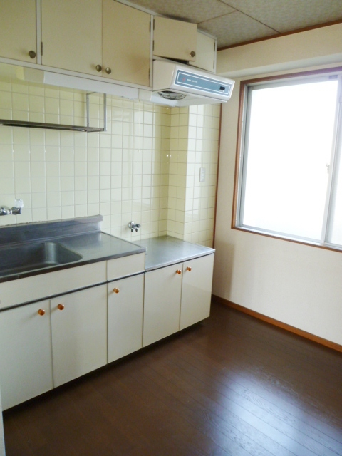 Kitchen. Kitchen (two-burner stove installation Allowed)