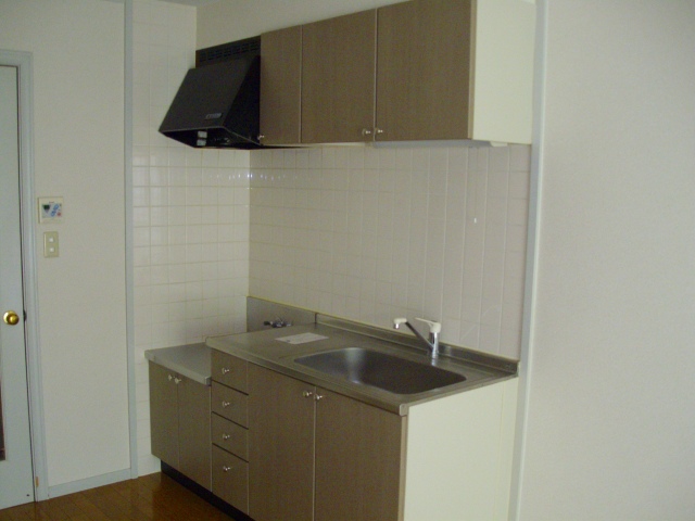 Kitchen. Gas stove can be installed