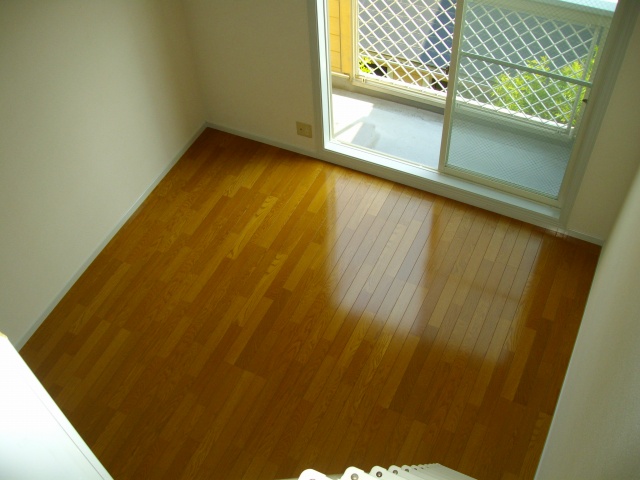 Living and room. It is between the Southern Ocean as seen from loft