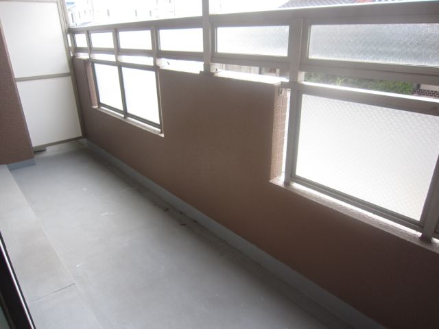 Balcony. Veranda is located in the height of the wall, such as do not fall firmly glance! 