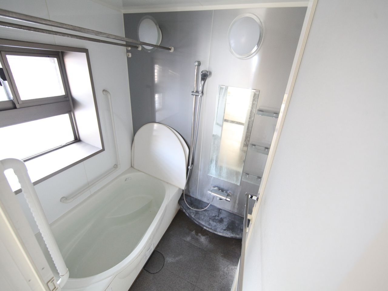 Bath. Reheating Bathroom heating dryer With mist sauna bath