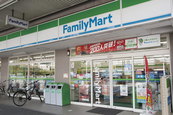 Surrounding environment. Family Mart (a 5-minute walk ・ About 350m)