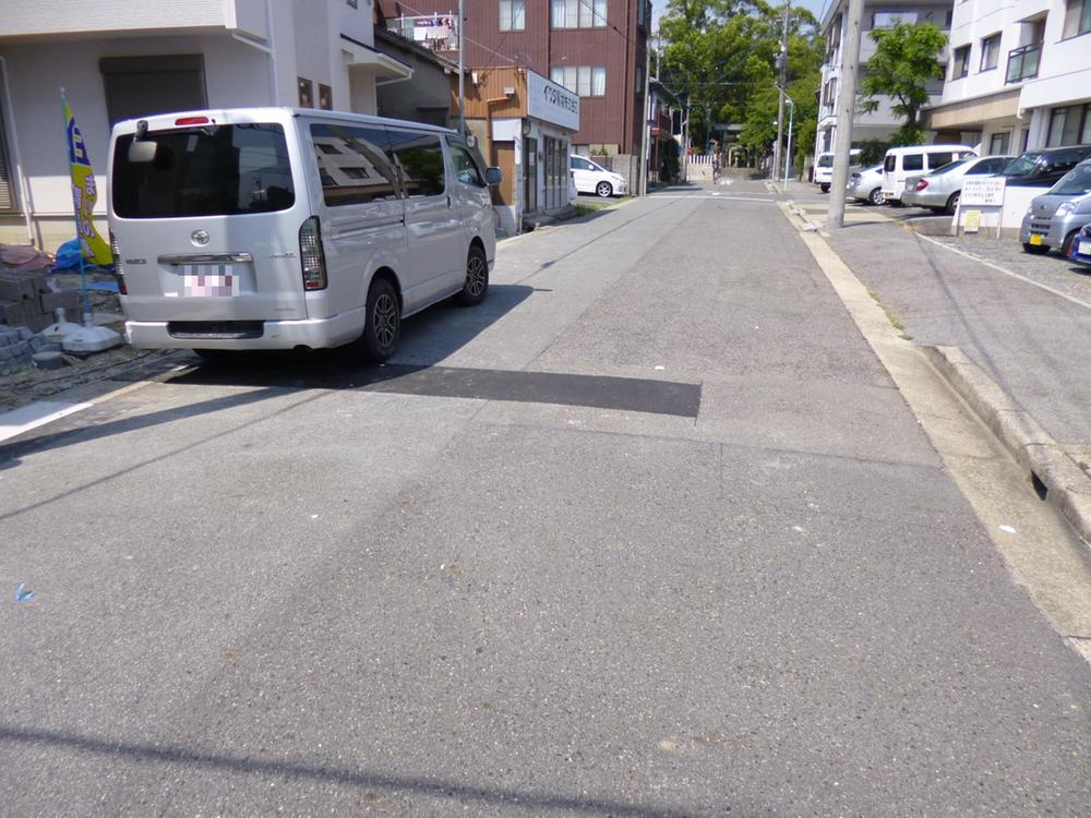 Local photos, including front road. East front road 11 / 25 shooting