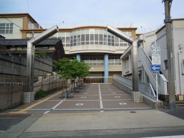 Primary school. 680m up to municipal control 剱小 school (elementary school)