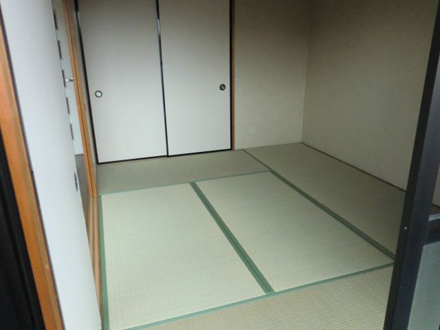 Living and room. It settles down Japanese-style room! 