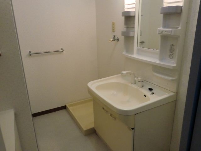 Washroom. Spacious also dressing room! 