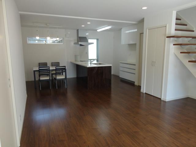 Same specifications photos (living)