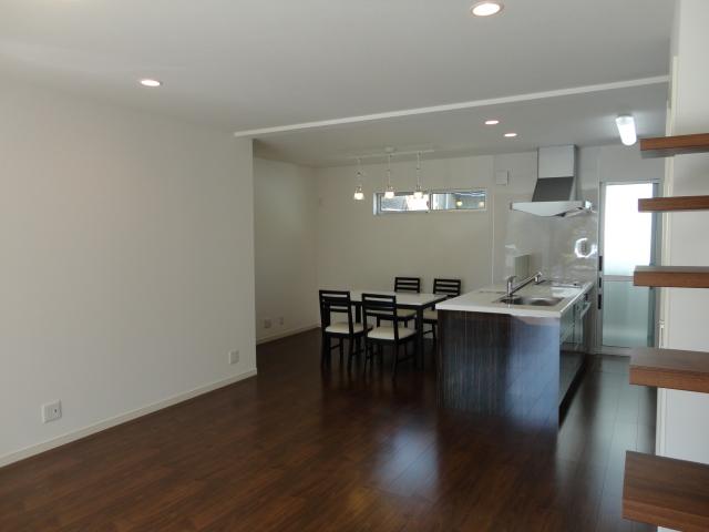 Same specifications photos (living)