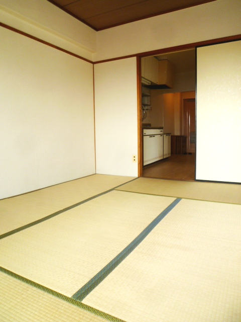 Living and room. Japanese-style room 6 quires