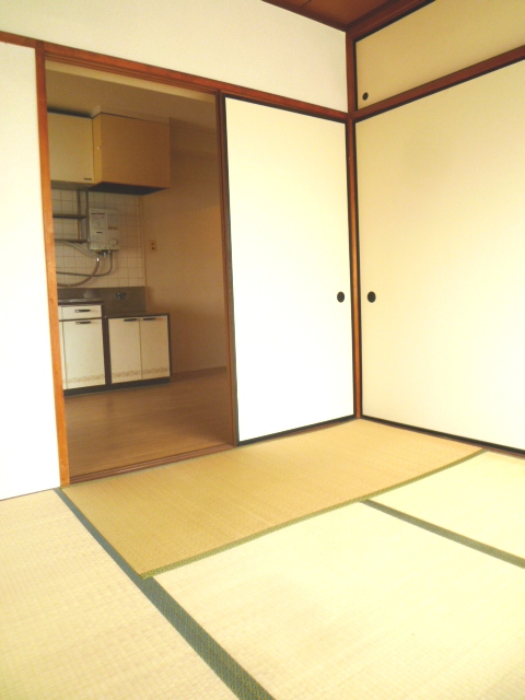 Living and room. Japanese-style room 4,5 quires