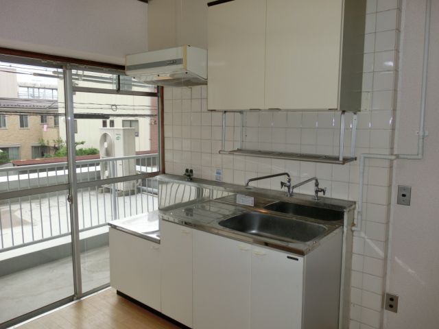 Kitchen. Gas stove installation Allowed