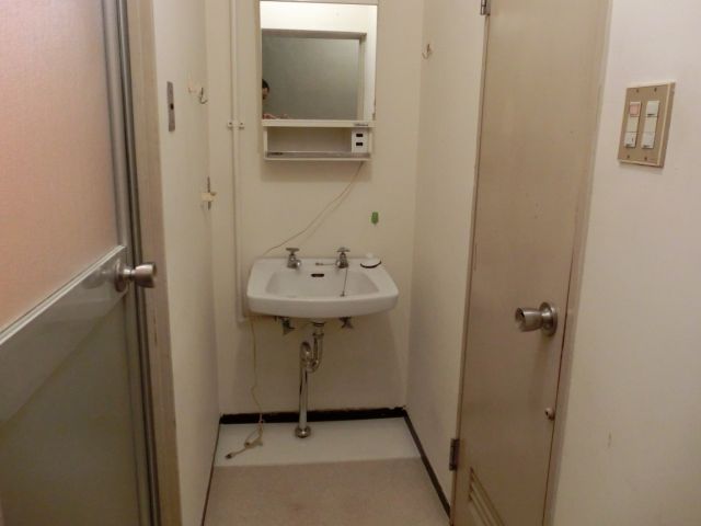 Washroom. Washbasin