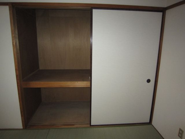 Receipt. It is a closet of the Japanese-style room!