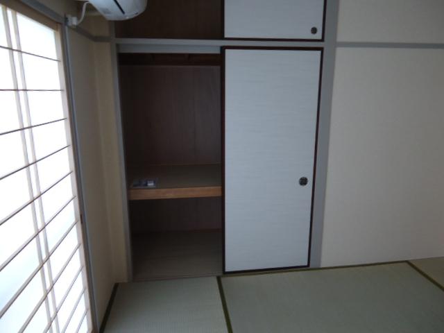 Non-living room. The Japanese-style room, Closet of with upper closet