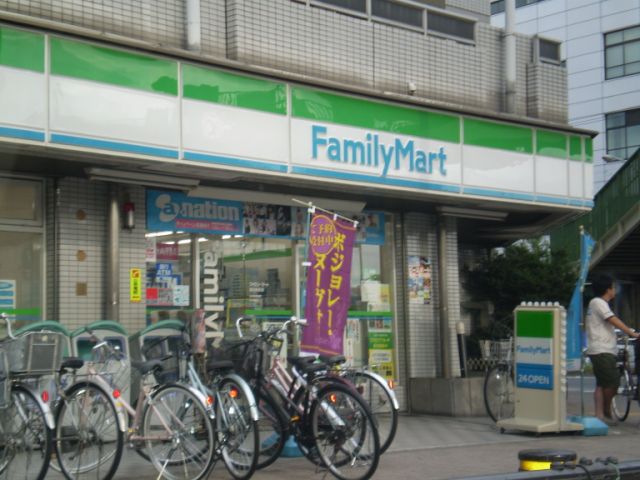 Convenience store. 240m to Family Mart (convenience store)