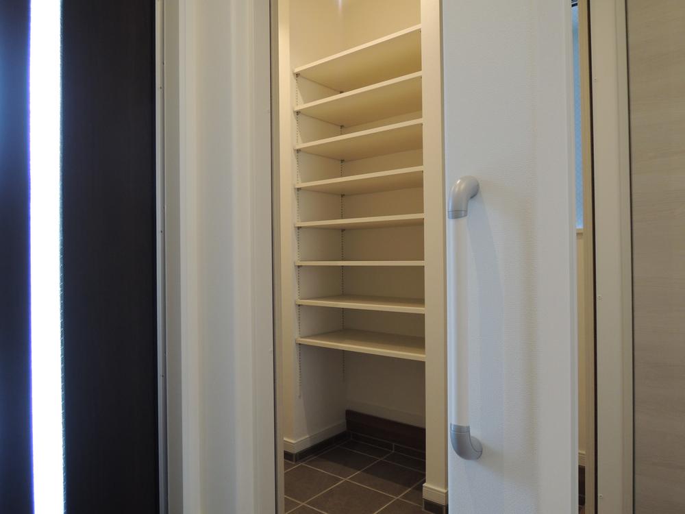 Same specifications photos (Other introspection). Shoes closet Construction example photo