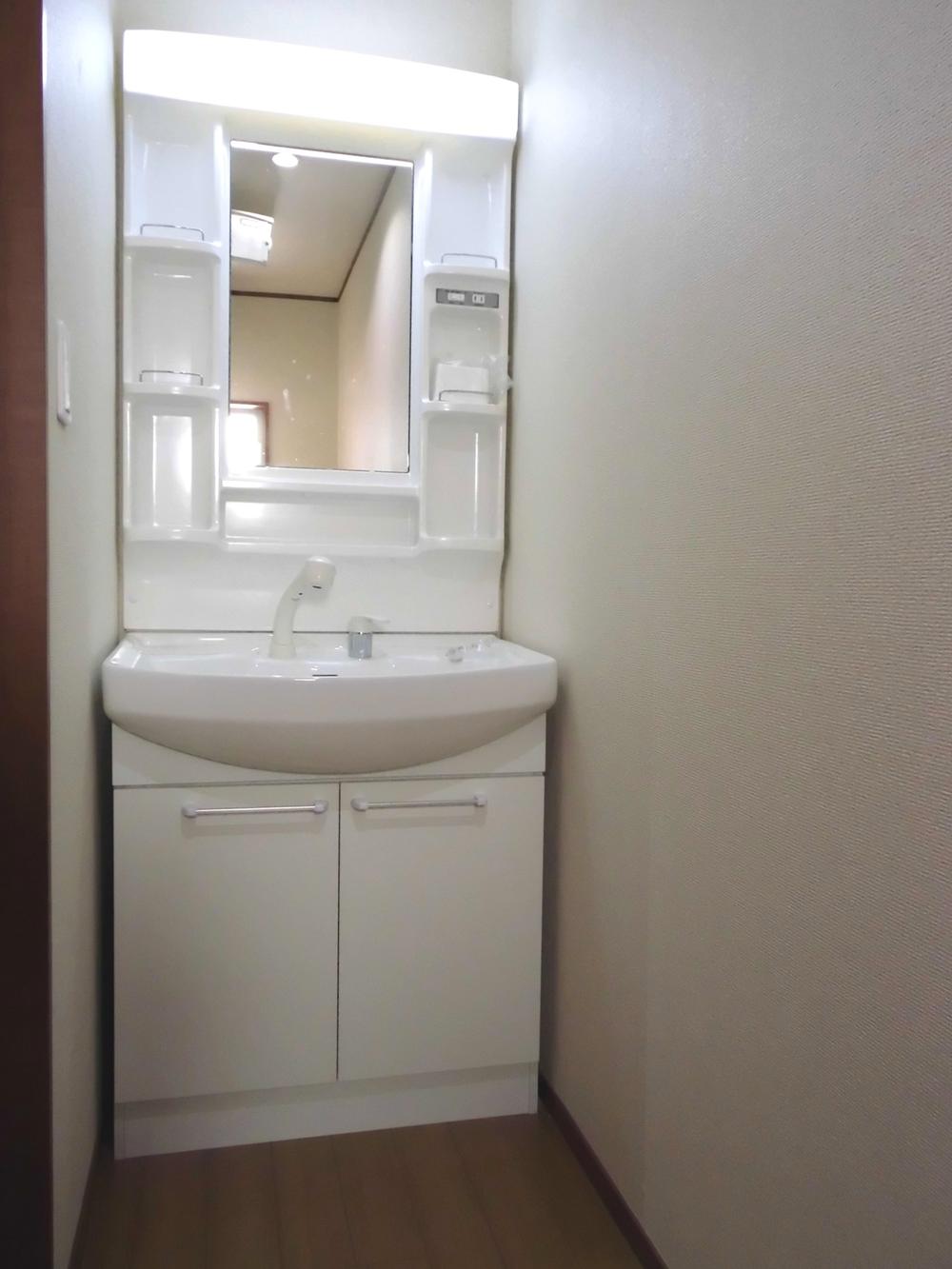 Wash basin, toilet. Indoor (11 May 2013) Shooting