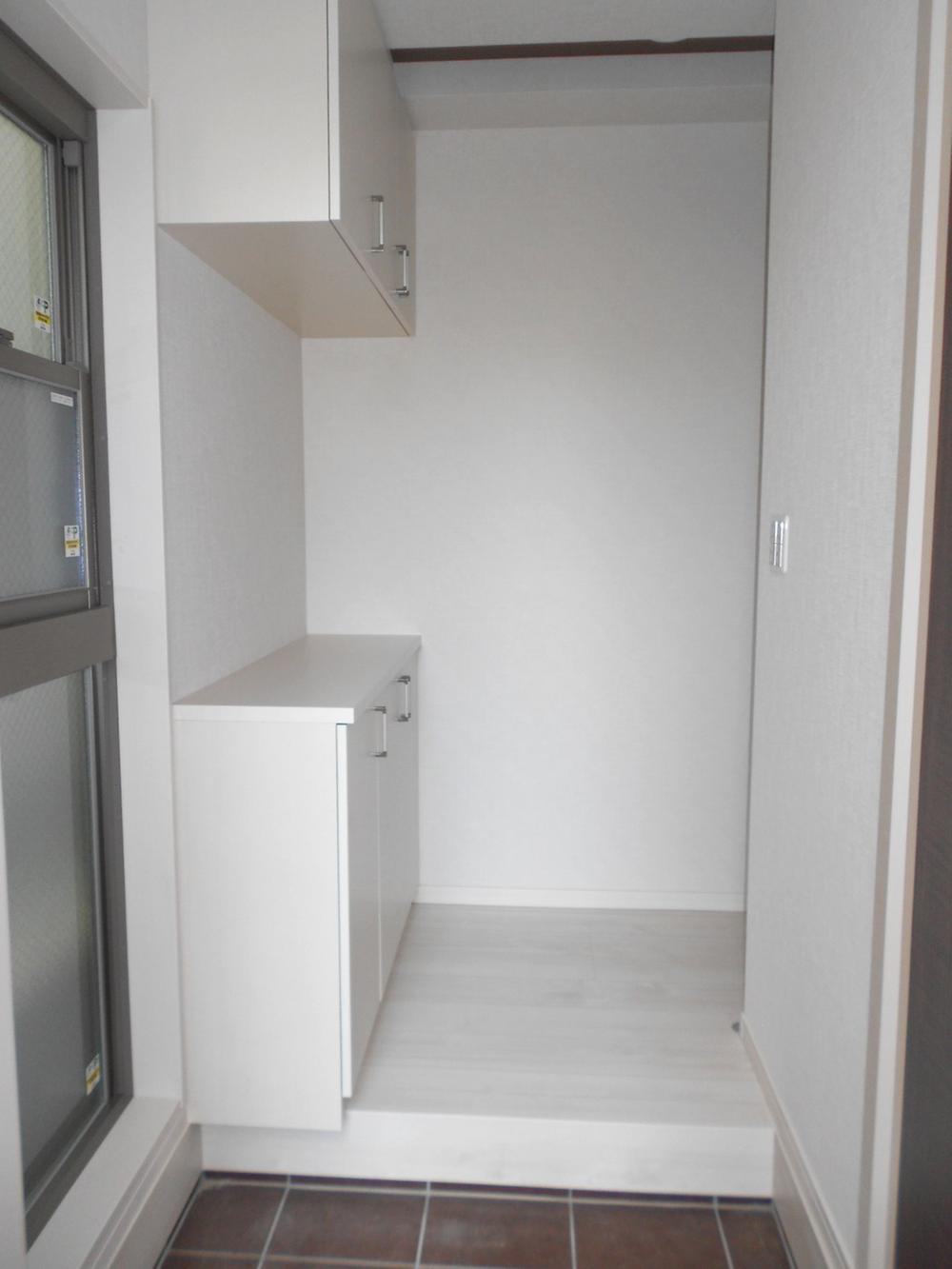 Entrance. B Building (August 2013) Shooting