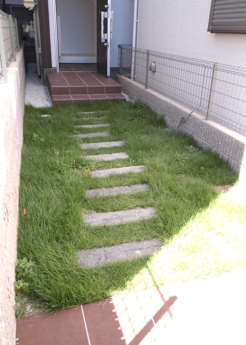 Entrance. B Building (August 2013) Shooting