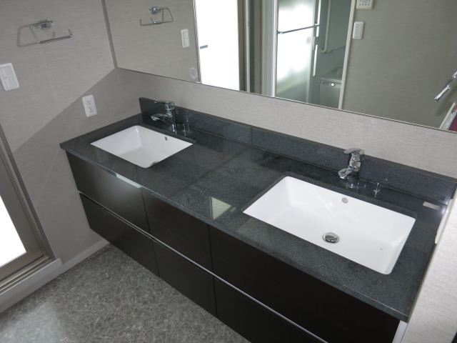 Washroom. Stylish wash basin!