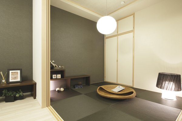 Interior.  [Japanese-style room] Soothing Japanese-style room to taste the flavor deep sum. And corner Japanese-style room with enhanced continuity of the living space, We colorful choreographed moments of reunion (C type model room)