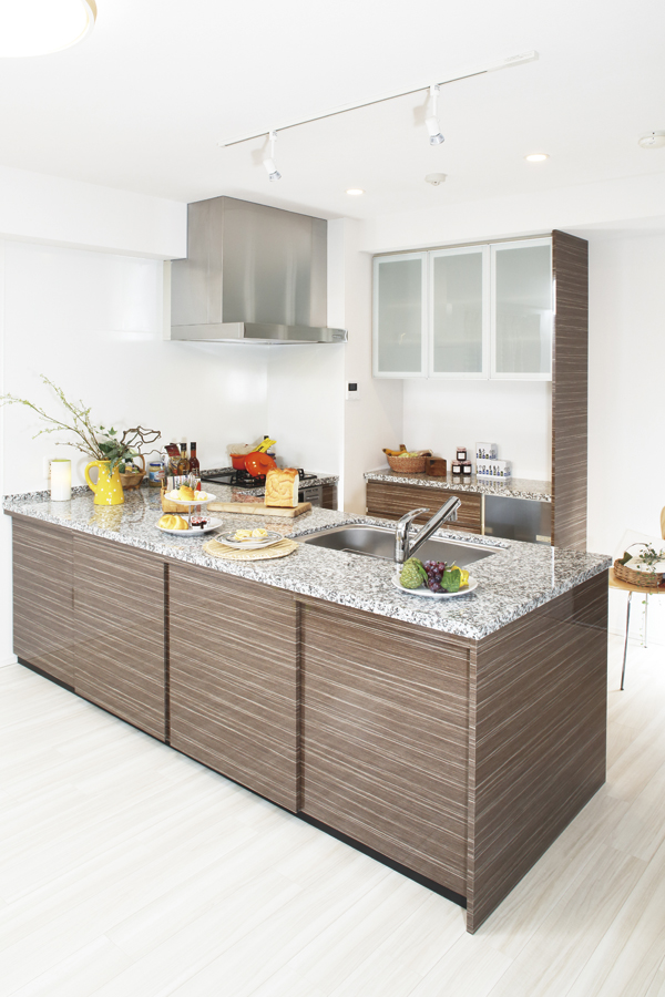 Kitchen.  [kitchen] Also impetus conversation with family, Convenient face-to-face counter kitchen to catering, etc.. It is a kitchen that functionality is provided in a beautiful design (A type model room)