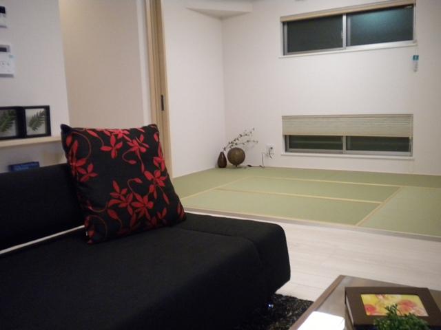 Other introspection. Will be spacious space of 24.7 quires if a Japanese-style room in the LDK and Tsuzukiai! H25.11.22 local shooting