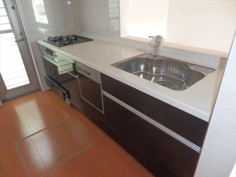 Same specifications photo (kitchen). The same construction company similar photos