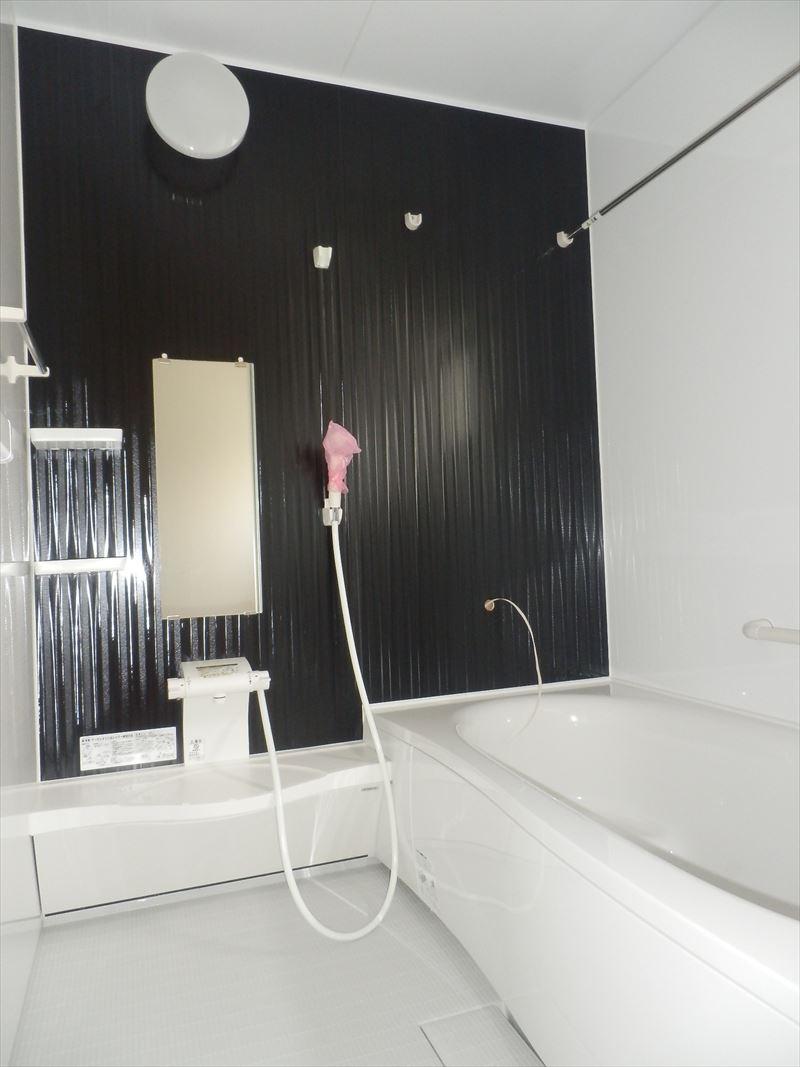 Same specifications photo (bathroom). The same construction company similar photos