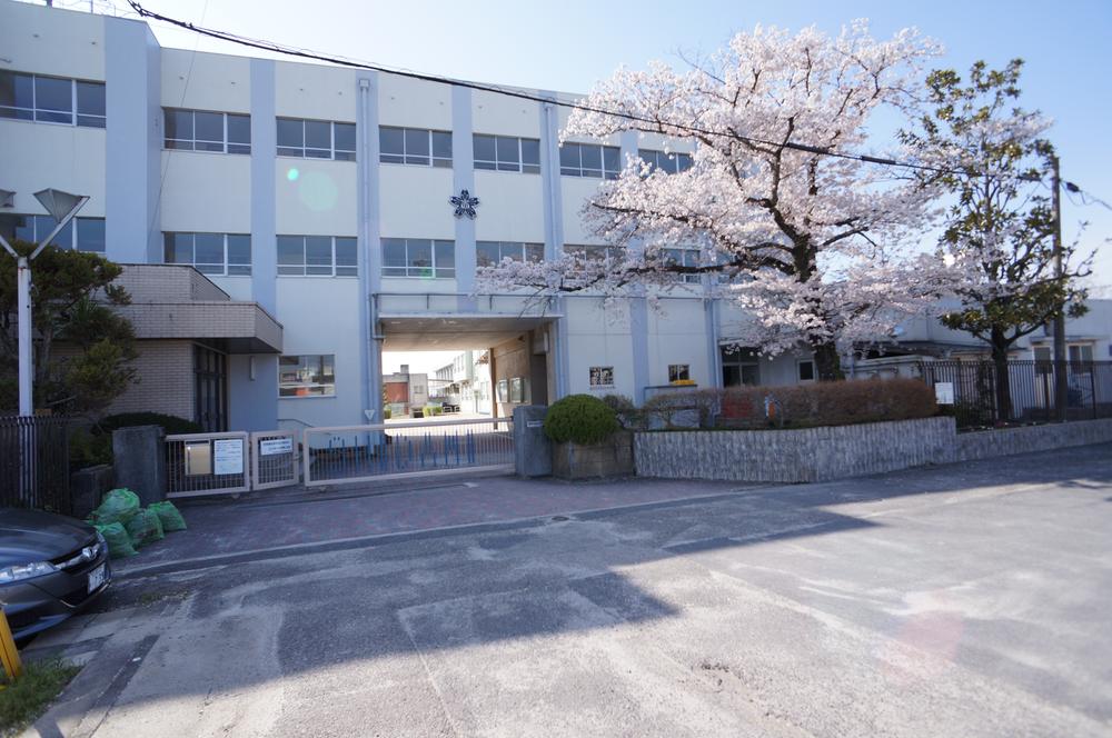 Primary school. Kokorozashidanmihigashi until elementary school 1420m
