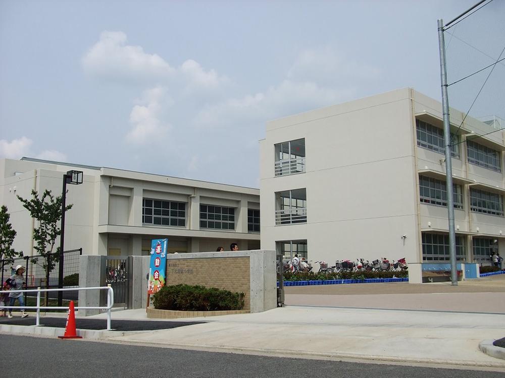 Primary school. Shimoshidami until elementary school 1300m