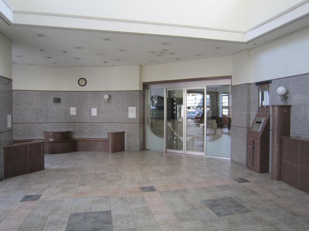 Entrance. Entrance hall