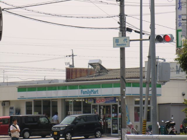 Convenience store. Family Mart (convenience store) to 200m