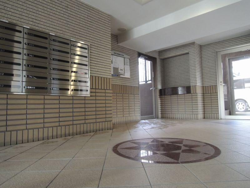 Entrance. Common areas