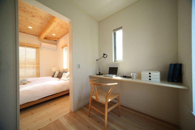 exhibition hall / Showroom. Use pine is in the bedroom of the healing space