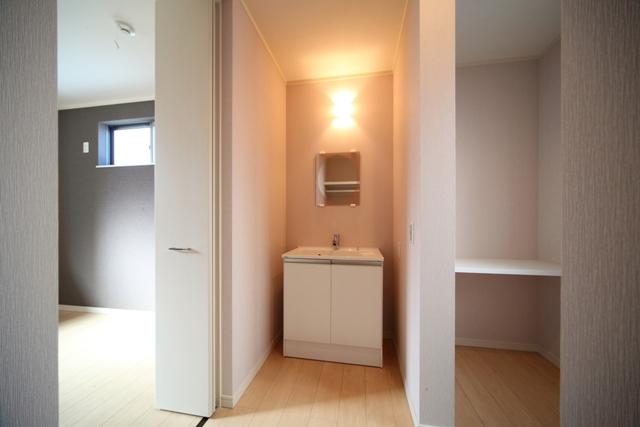 Other. Basin is in the bedroom next to the closet. Efficient design all the dressing is done here.  ※ Our construction cases