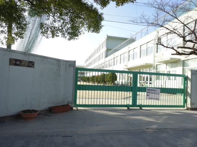 Primary school. Municipal Nishiro up to elementary school (elementary school) 530m