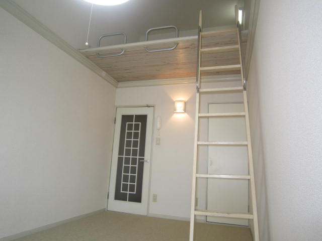 Other room space. With loft