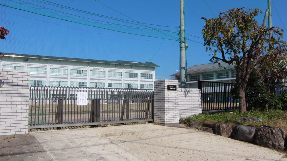 Junior high school. 622m to Nagoya Municipal Moriyama Junior High School