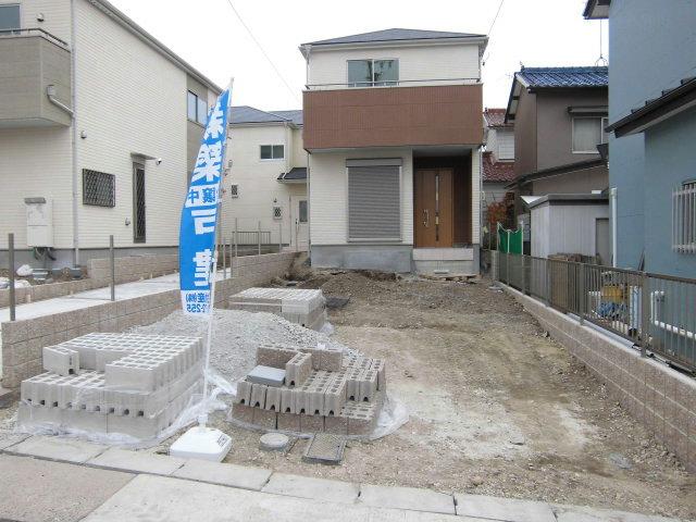 Local appearance photo. Wide site!