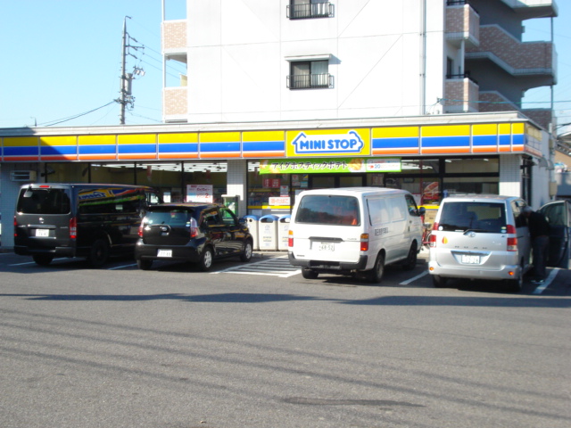 Convenience store. MINISTOP Yoshine Fukasawa store up (convenience store) 423m